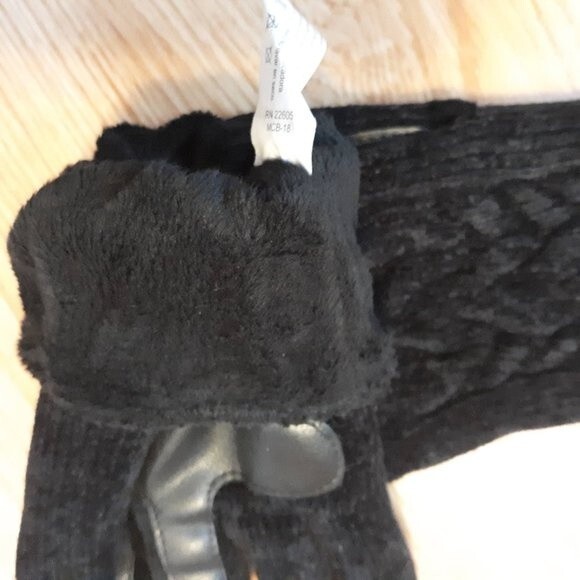 Used GC Isotoner Chenille Knit Gloves Black OS winter stretch glove E21 - Picture 6 of 9